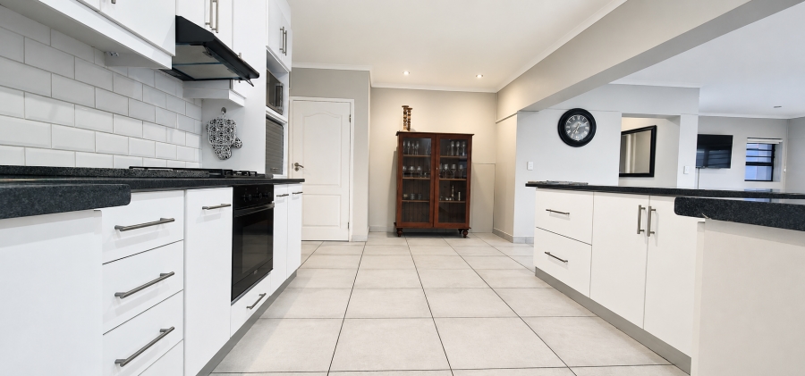8 Bedroom Property for Sale in Myburgh Park Western Cape